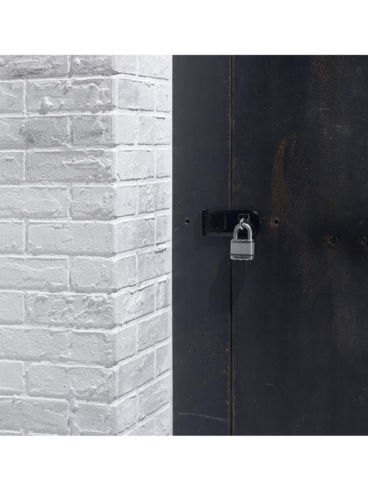 Porte cadenas Master Lock 723EURD pour portes de garages, remises, ateliers, cabanons