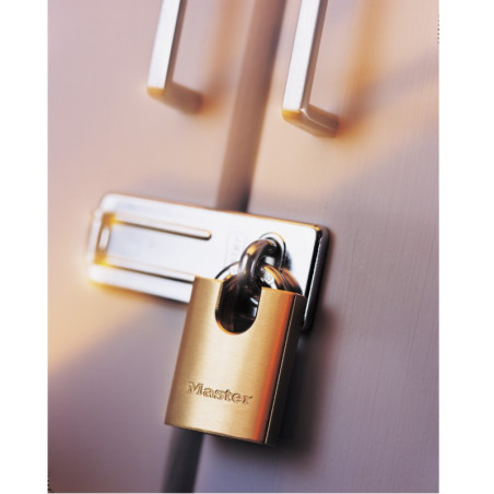 Cadenas Master Lock 2240EURD anse protégée sur portes
